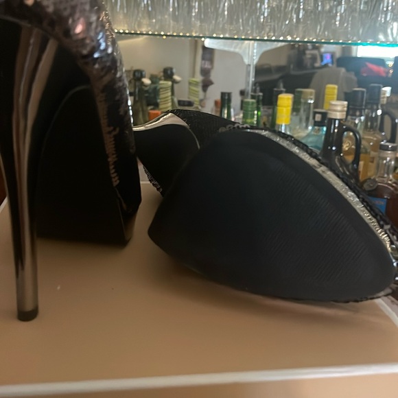 Micheal Kors Sequin Pumps. Size 11 - Picture 5 of 7